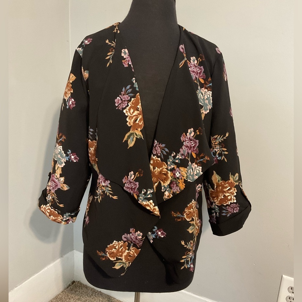 Jules & Leopold black & floral blazer. Size Large